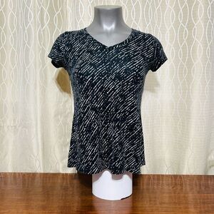 APT9 Brand Black and White Women's V Neck T Shirt Top